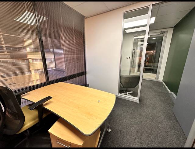 18M² SERVICED OFFICE TO LET IN BRAAMFONTEIN WERF